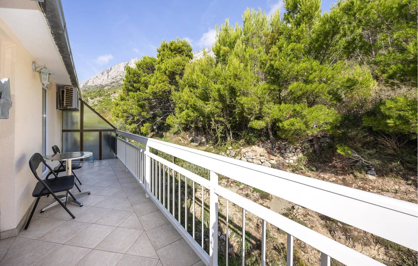 Foto 4 von 23: Modernes Apartment mit Terrasse, Parkplatz und WLAN – 600 m vom Strand entfernt