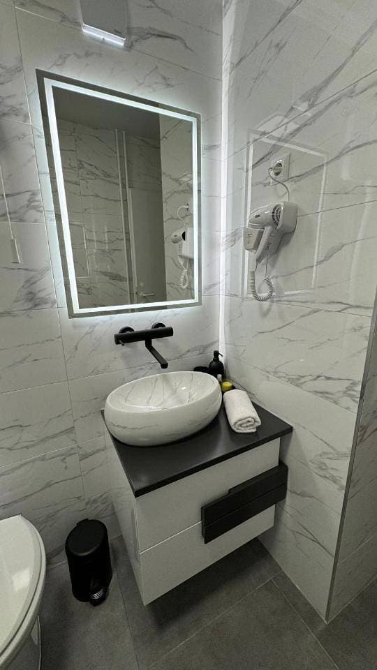 Foto 11 von 29: Studio Apartment with Balcony