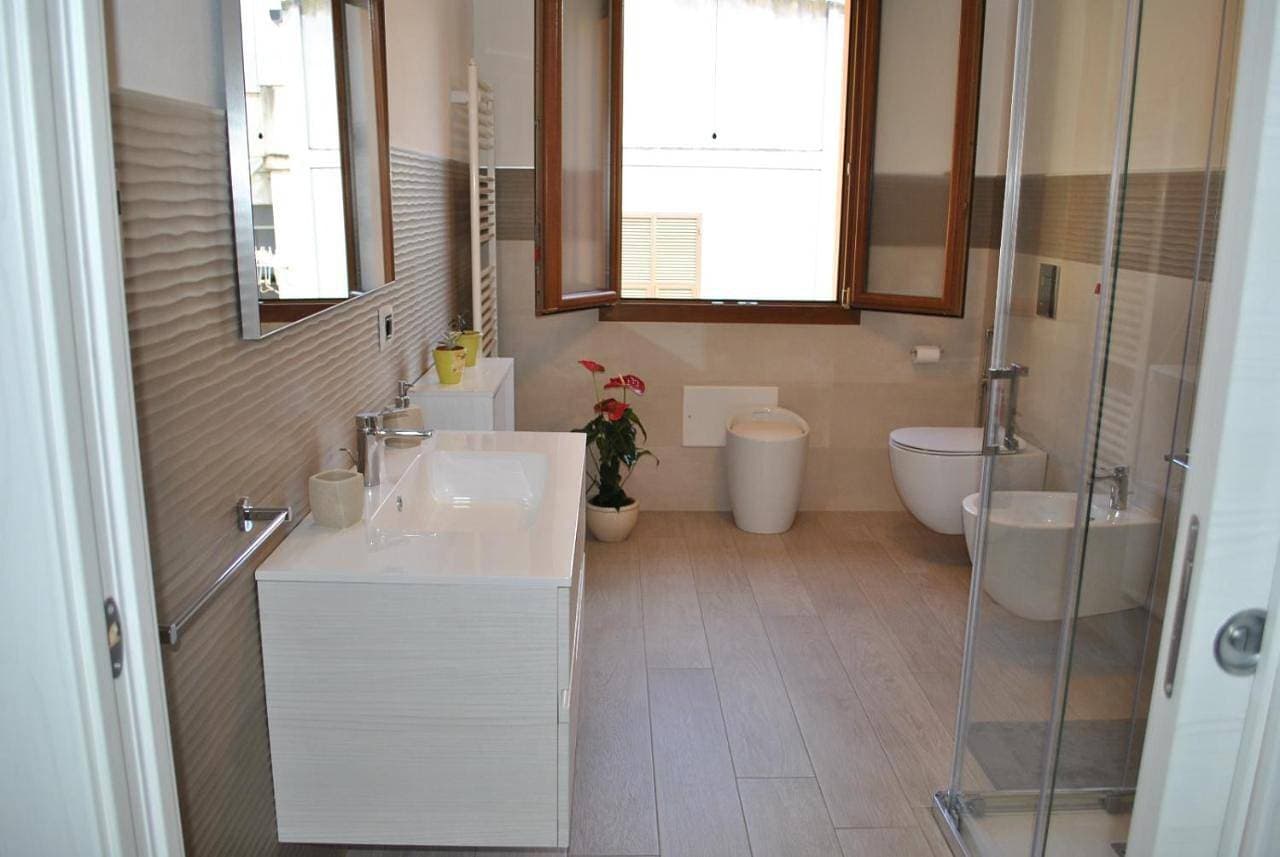 Foto 8 von 10: Small Double Room with Shared Bathroom