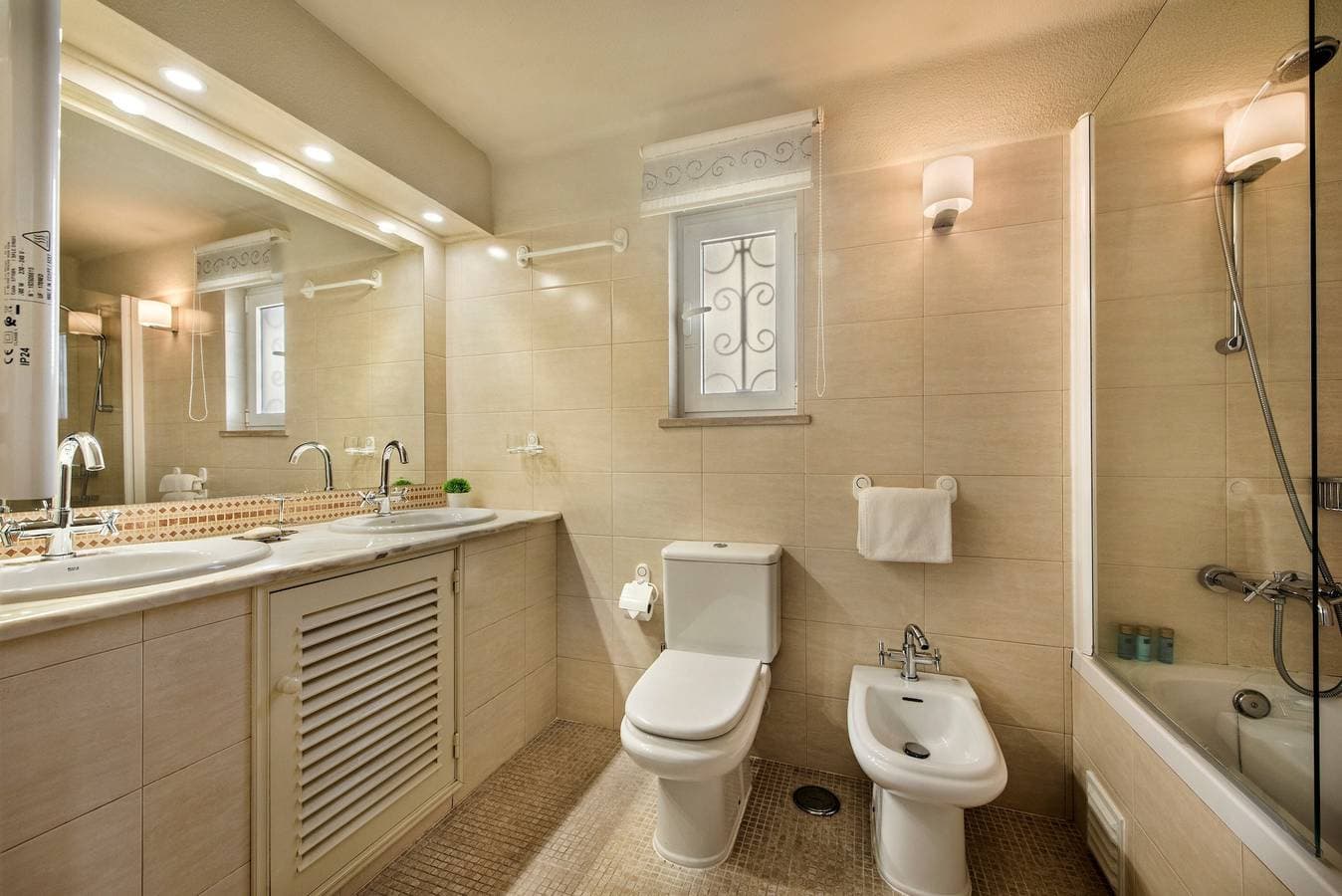 Foto 8 von 41: Villa 'Mng Elliott55' mit privatem Pool, WLAN und Klimaanlage