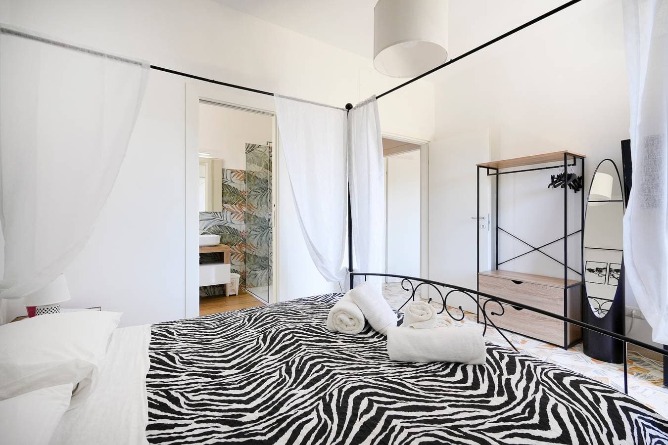 Foto 12 von 22: Zimmer 'Casa Merlino - Matrimoniale' mit Balkon, WLAN und Klimaanlage