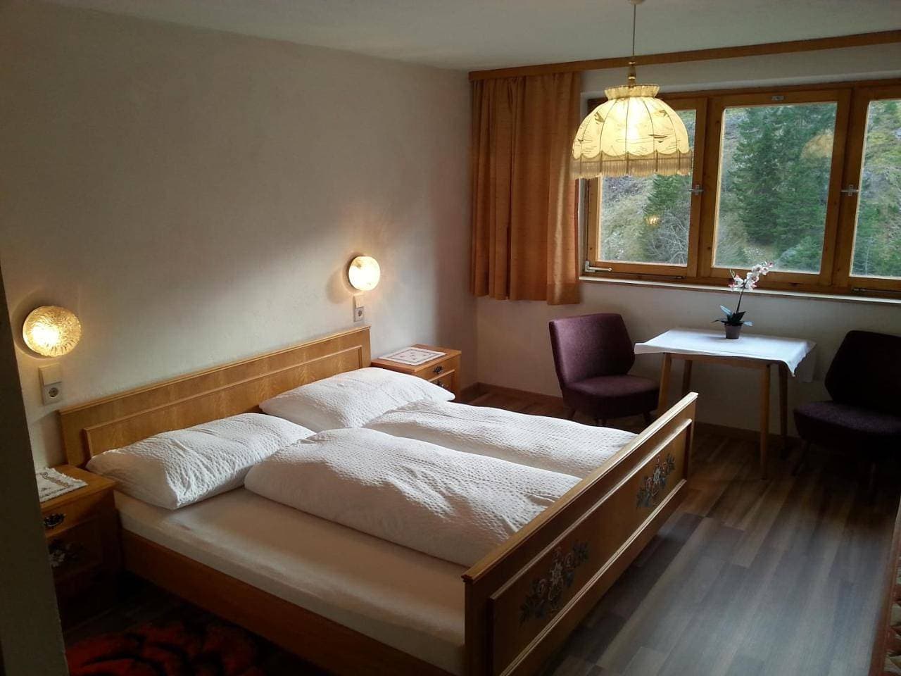 Foto 6 von 12: Double Room with Shared Bathroom