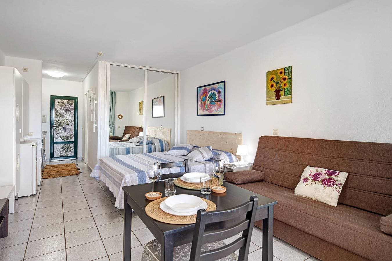 Foto 6 von 21: Ferienwohnung 'Al Sole Studios Playa Roca' mit Meerblick, Gemeinschaftspool und WLAN
