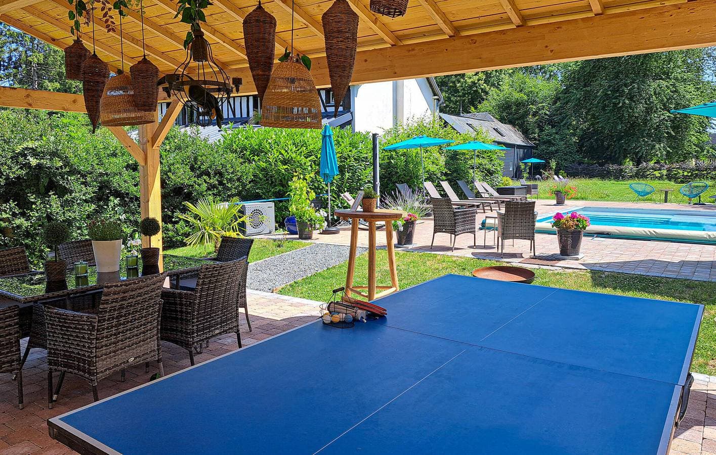 Foto 9 von 40: Riverside Retreat - Parkplatz, TV, WiFi