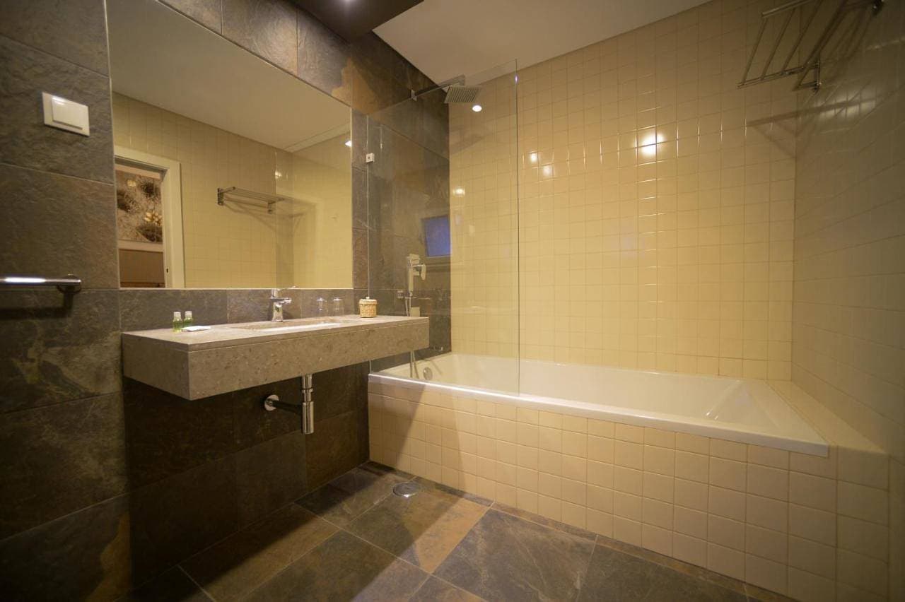 Foto 2 von 9: Double Room with Private Bathroom
