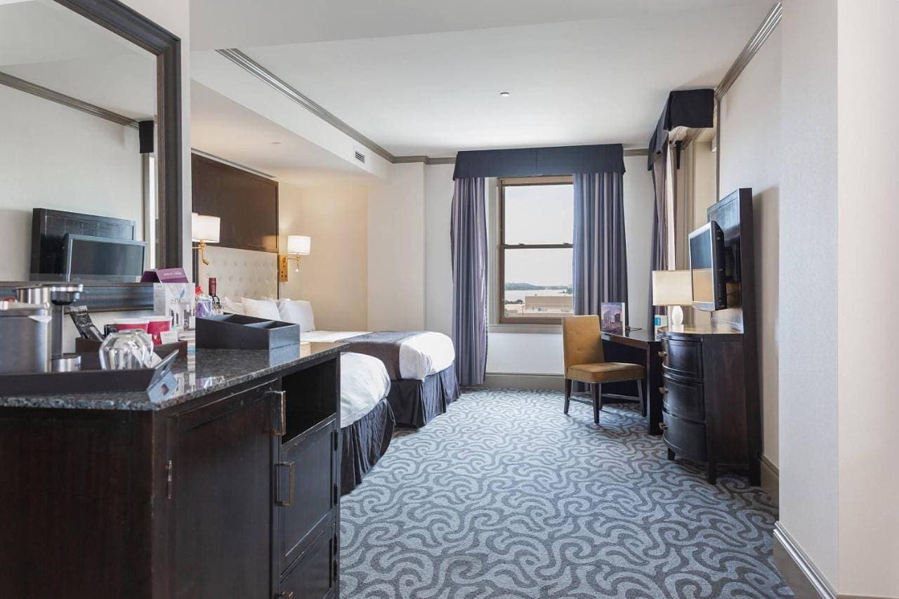Foto 6 von 7: Standard Queen Room with Two Queen Beds