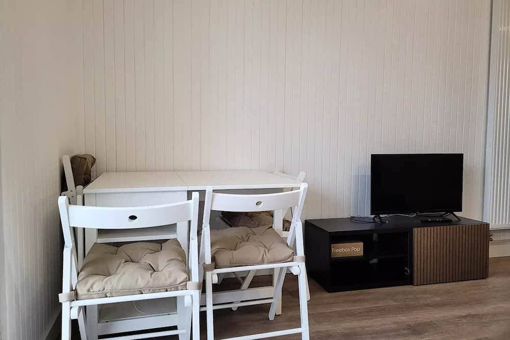 Foto 6 von 11: Square-meter studio, sleeps 4, east-facing, balcony with a beautiful view of the valley
