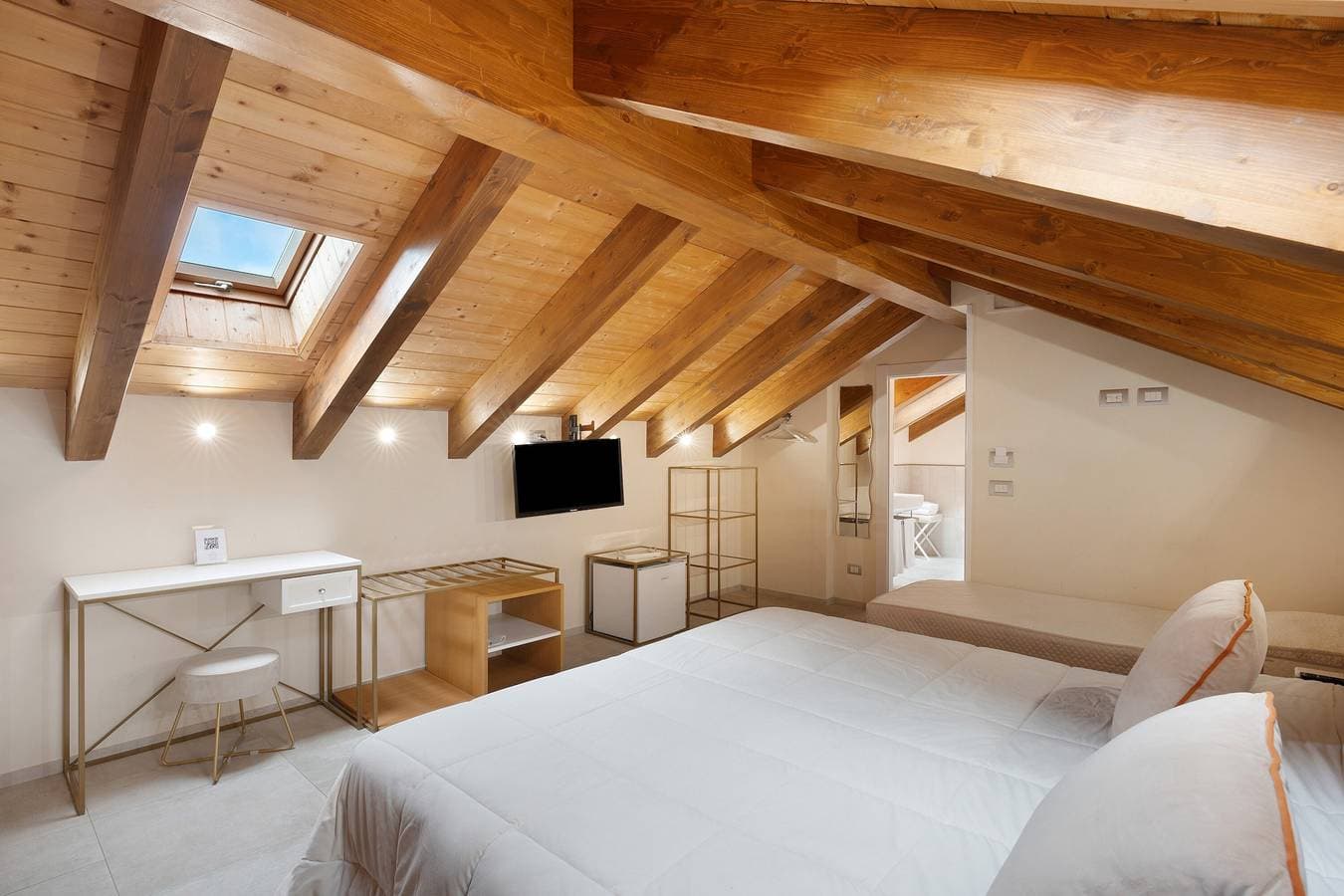 Foto 3 von 13: Zimmer 'L'Oro Di Napoli' mit Wi-Fi und Klimaanlage