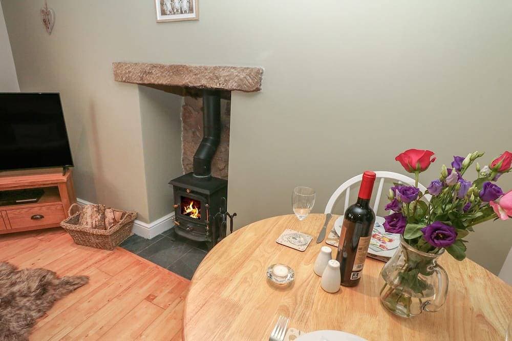 Foto 9 von 23: The Snug, pet friendly, with open fire in Wirksworth