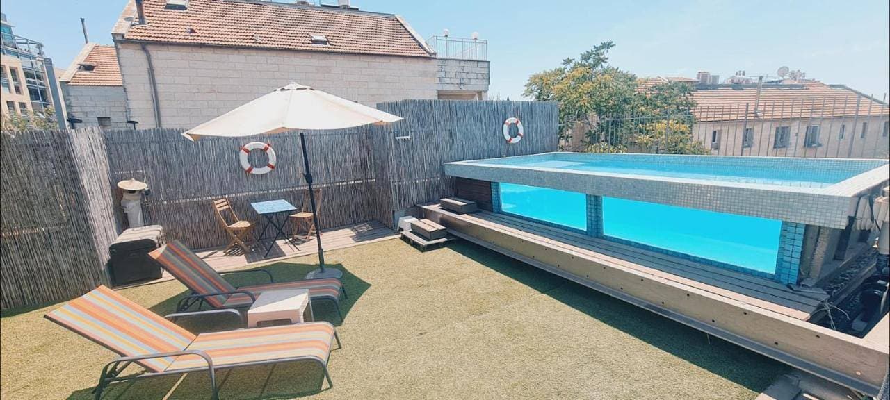 Private Swimming Pool ! דירת סטודיו קטנה עם בריכה פרטית 1