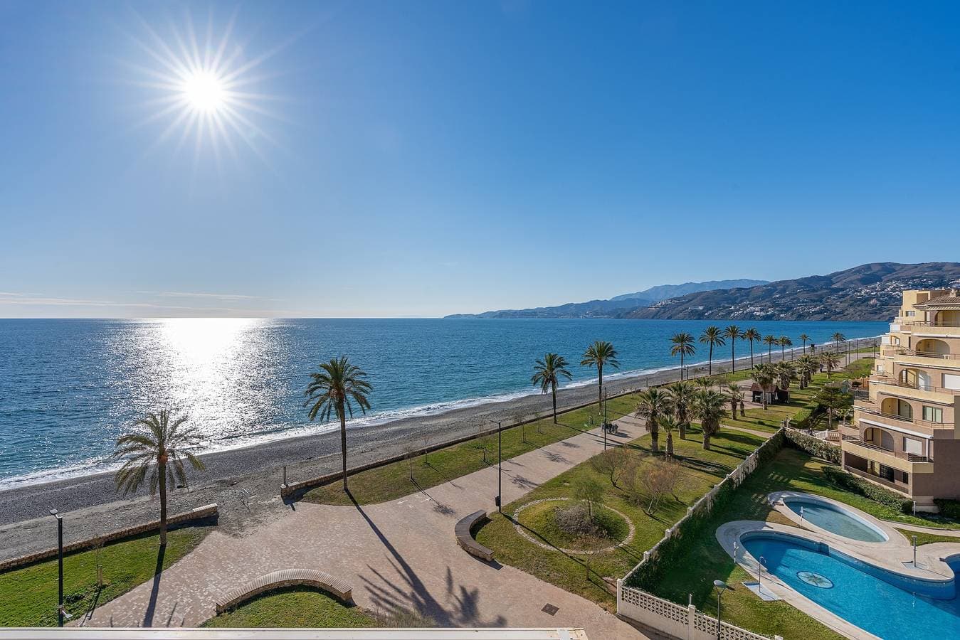 Bonito apartamento frente al mar 1