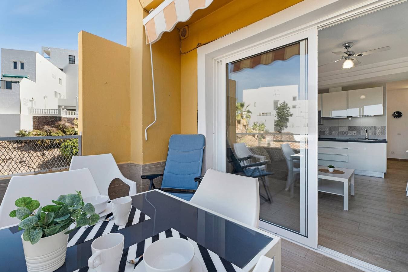 Foto 3 von 25: Ferienwohnung 'Orlando 314' mit Meerblick, Gemeinschaftspool und WLAN