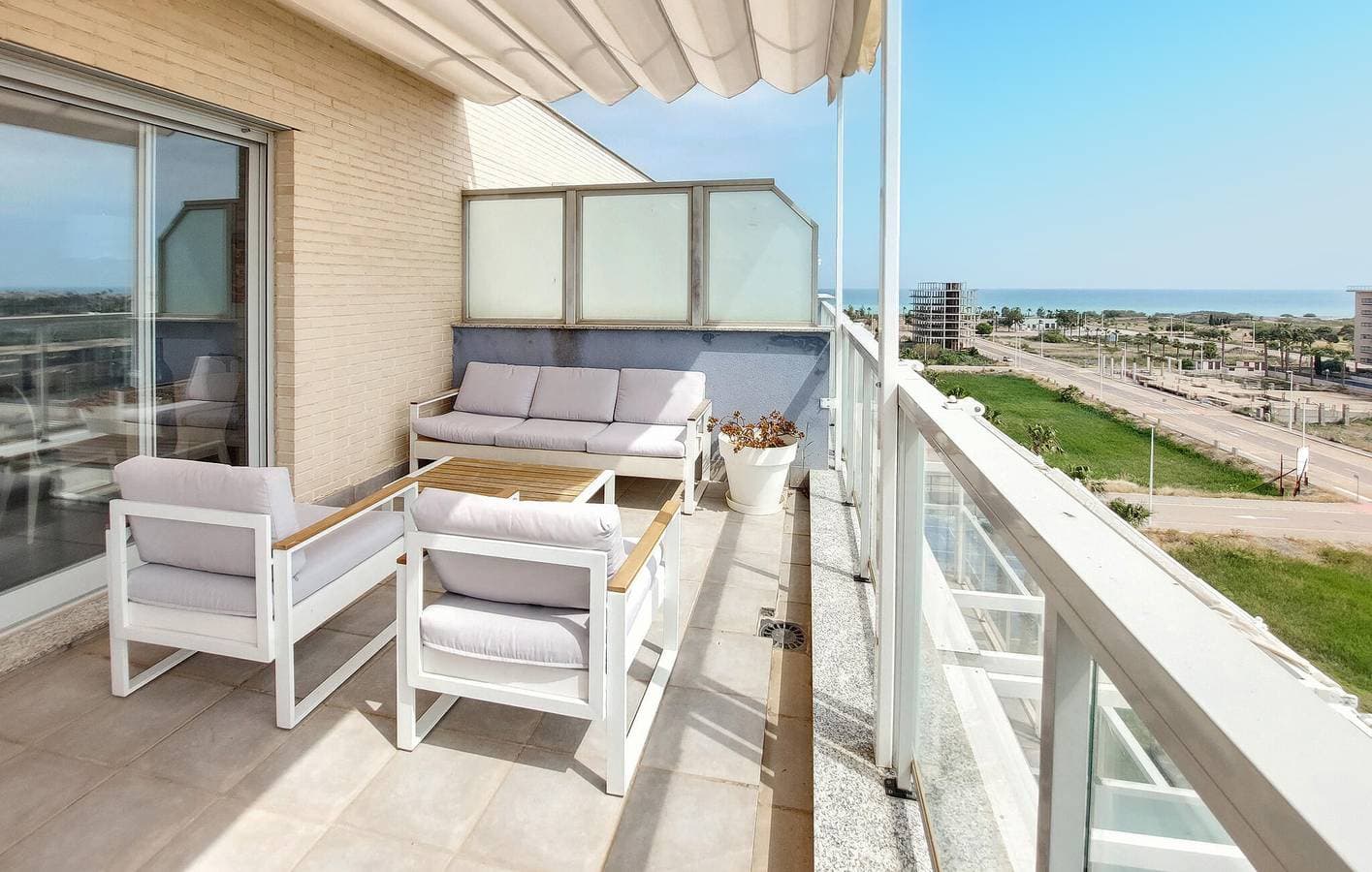 Foto 2 von 23: Apartment mit Meerblick, Pool und Terrasse
