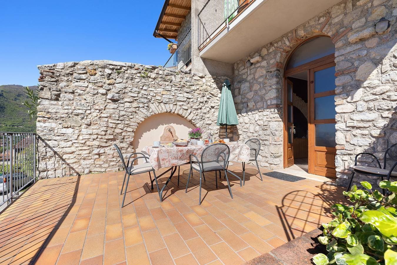 Foto 7 von 40: Ferienwohnung 'Rustico Spagnol 1' mit Seeblick, Pool und WLAN