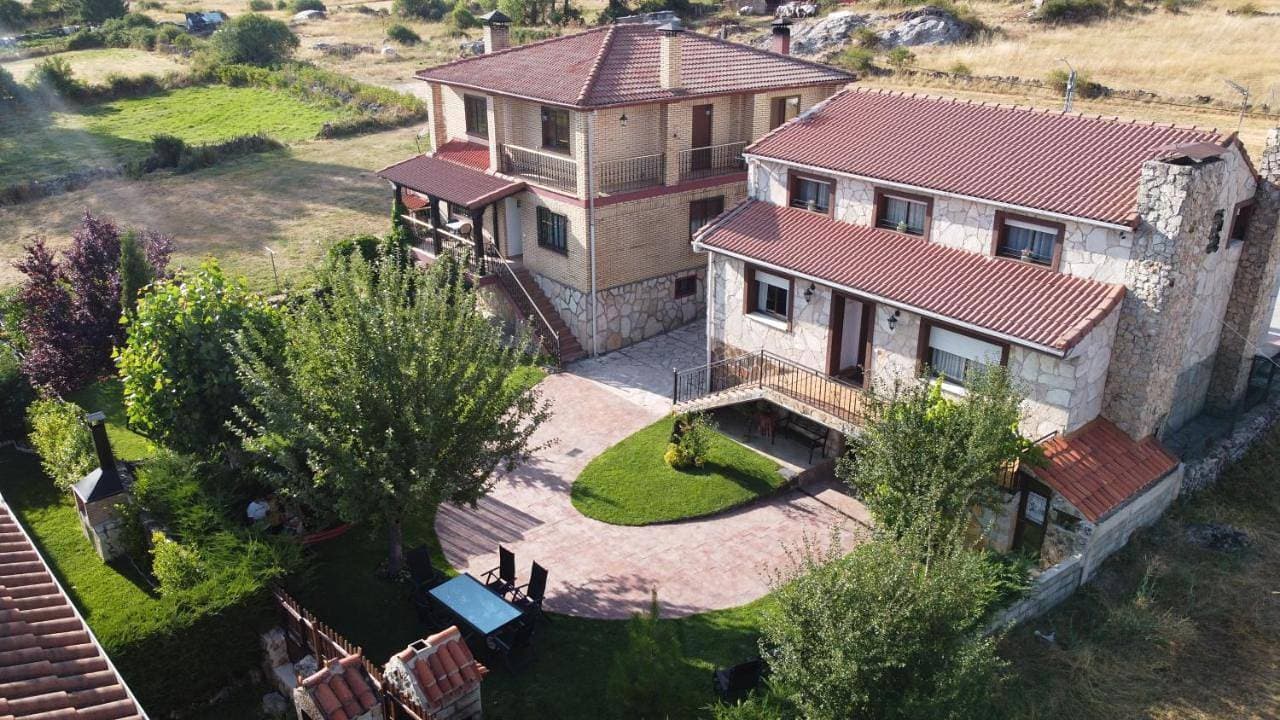 Foto 4 von 27: Six-Bedroom House