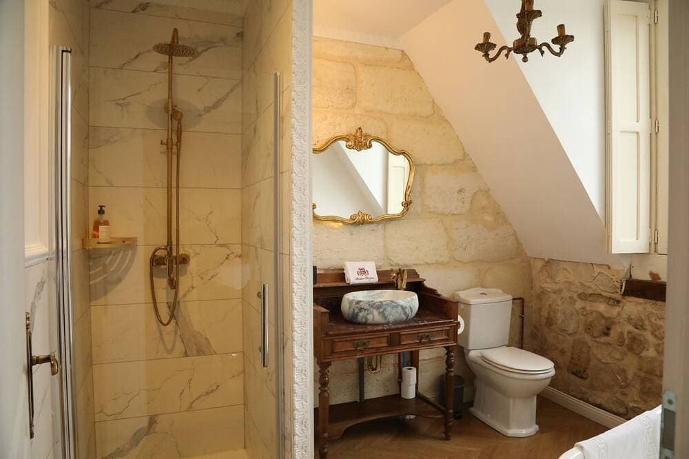 Foto 11 von 30: Fairytale Chateau with pool surrounded by vineyard and parc