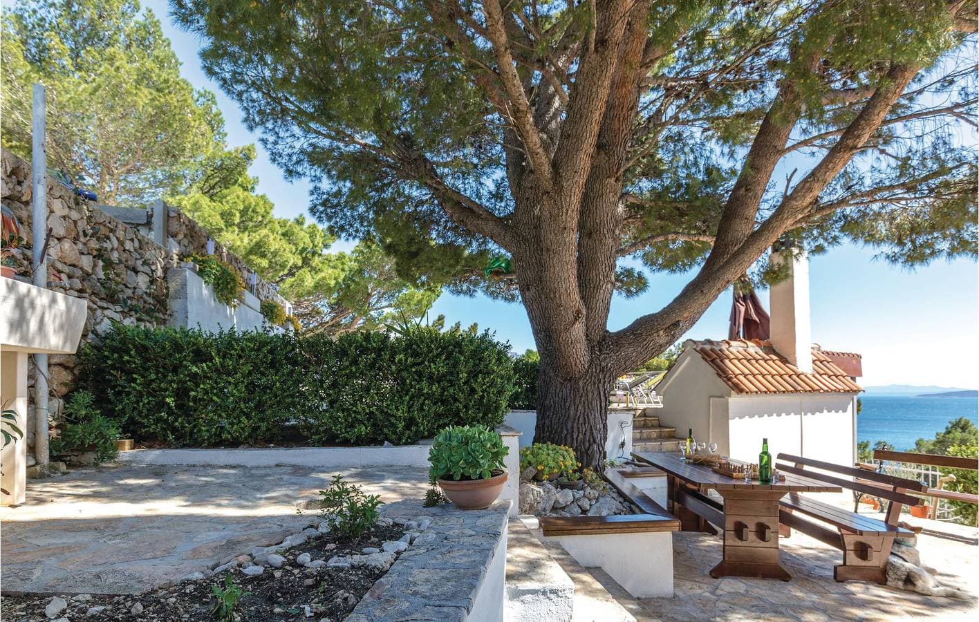 Foto 12 von 36: Geräumige Ferienwohnung mit Terrasse, WLAN und Parkplatz – 2 km vom Strand Juto entfernt