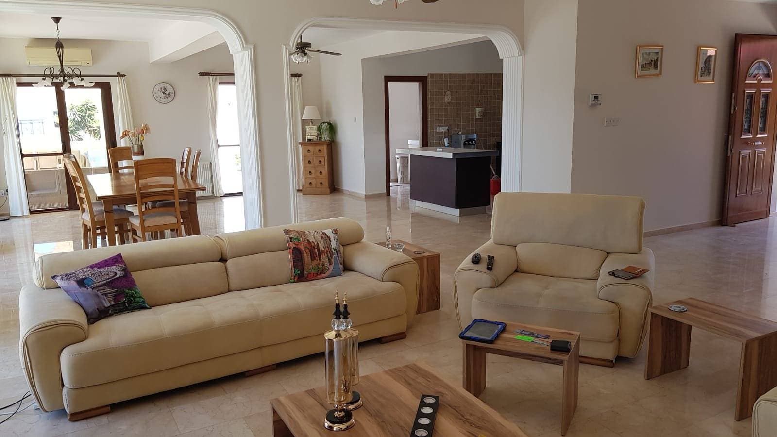 Foto 3 von 44: Tranquility is a Four Bedroom Villa in Girne