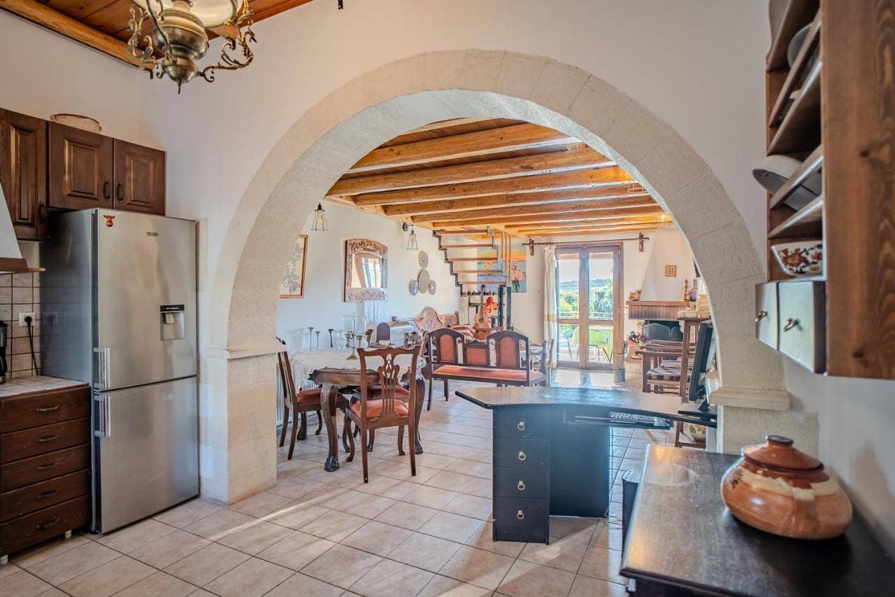 Traditional Art House Armenoi 1