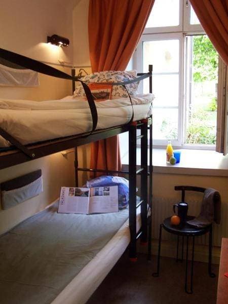 Foto 10 von 13: Twin Room with Shared Toilet