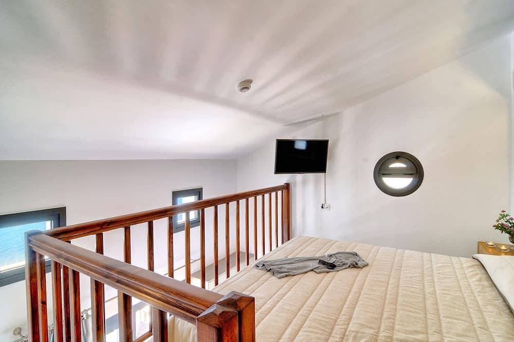 Foto 3 von 24: Myrtos Mare Suites - Seafront Maisonette