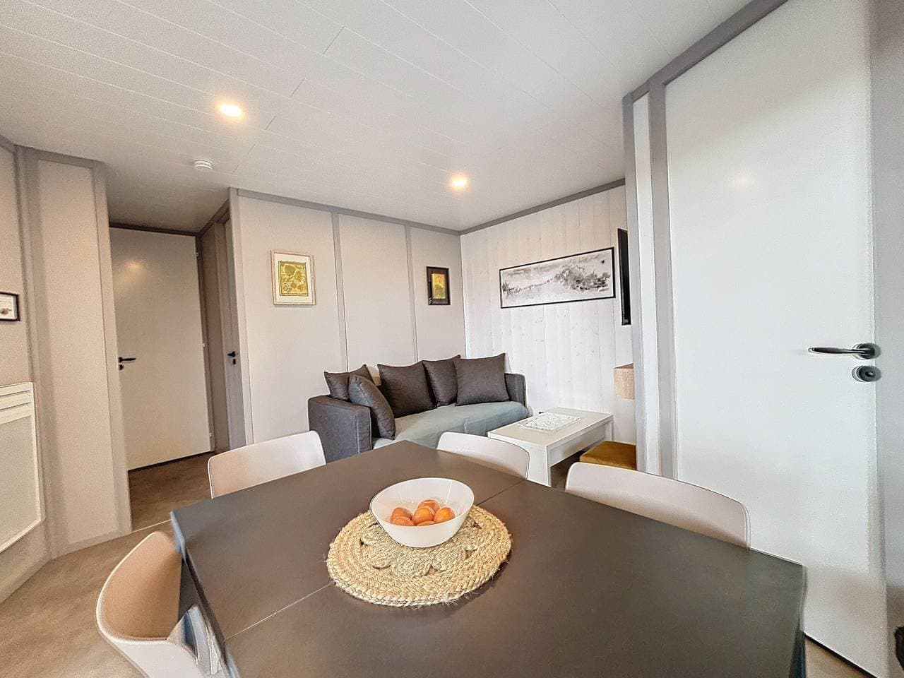 Foto 5 von 28: Luxuriöses Chalet mit beheiztem Pool, WLAN, 4 Schlafplätze, Strandnähe