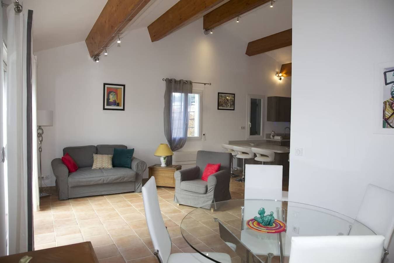 Foto 2 von 19: Ferienwohnung 'T3 Coeur De Sanary - 100m Du Port' mit Privatterrasse, WLAN und Klimaanlage