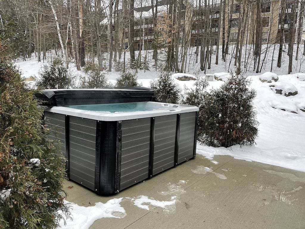 Slopeside Mountain Retreat! Ski Off, mit Kamin 1