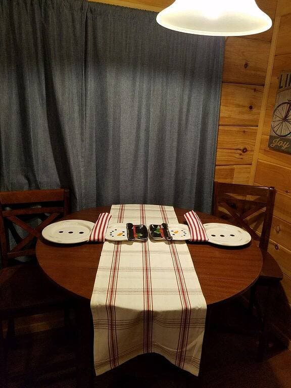 Foto 5 von 26: Lazy Daze Gemütliche Hütte! 5 Minuten nach Cherokee oder Bryson City.
