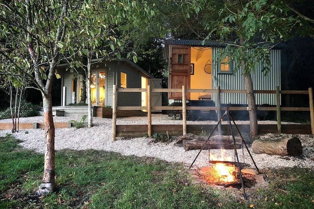 The Hide With Private Wood Fired Hot Tub. A truly romantic getaway on a Vineyard 1