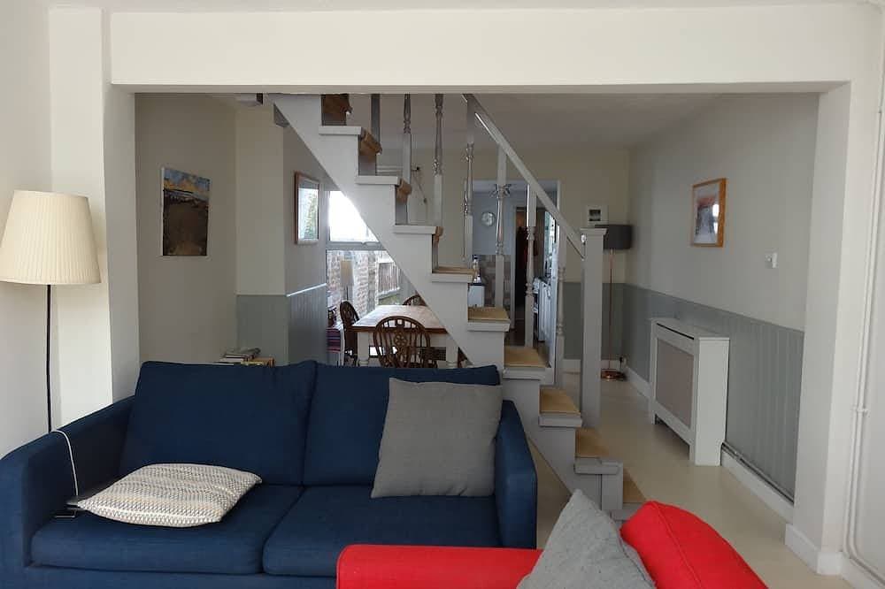 Foto 11 von 25: Two minutes from beach. Cosy pet-friendly cottage in cool location with garden.