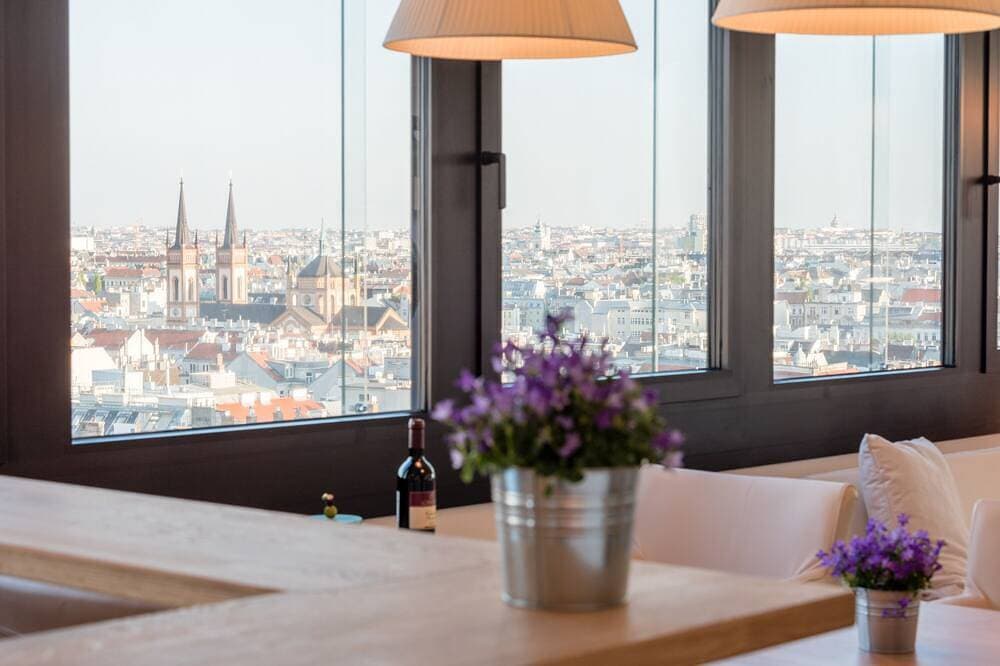 Foto 10 von 30: Panorama-Suite mit Blick über Wien