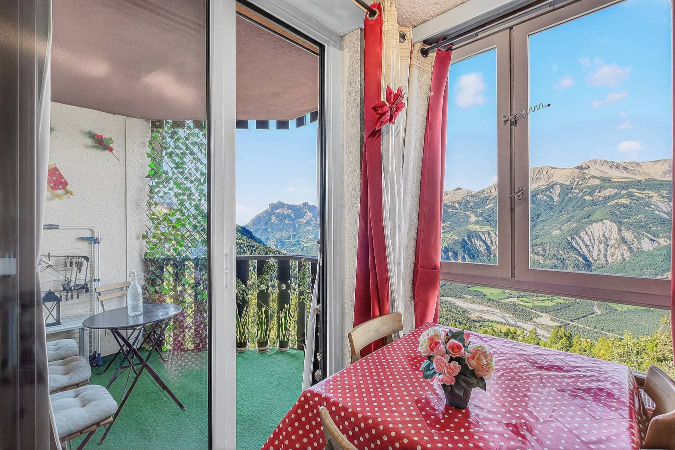 Foto 3 von 45: Appartement 'Chaleureux 4 Couchages' mit Bergblick, privater Terrasse und WLAN