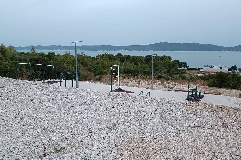 Foto 13 von 30: Apartment 30m vom Meer, Mit Boje für Boote vor dem HausDirekt am Meer, (4+1)