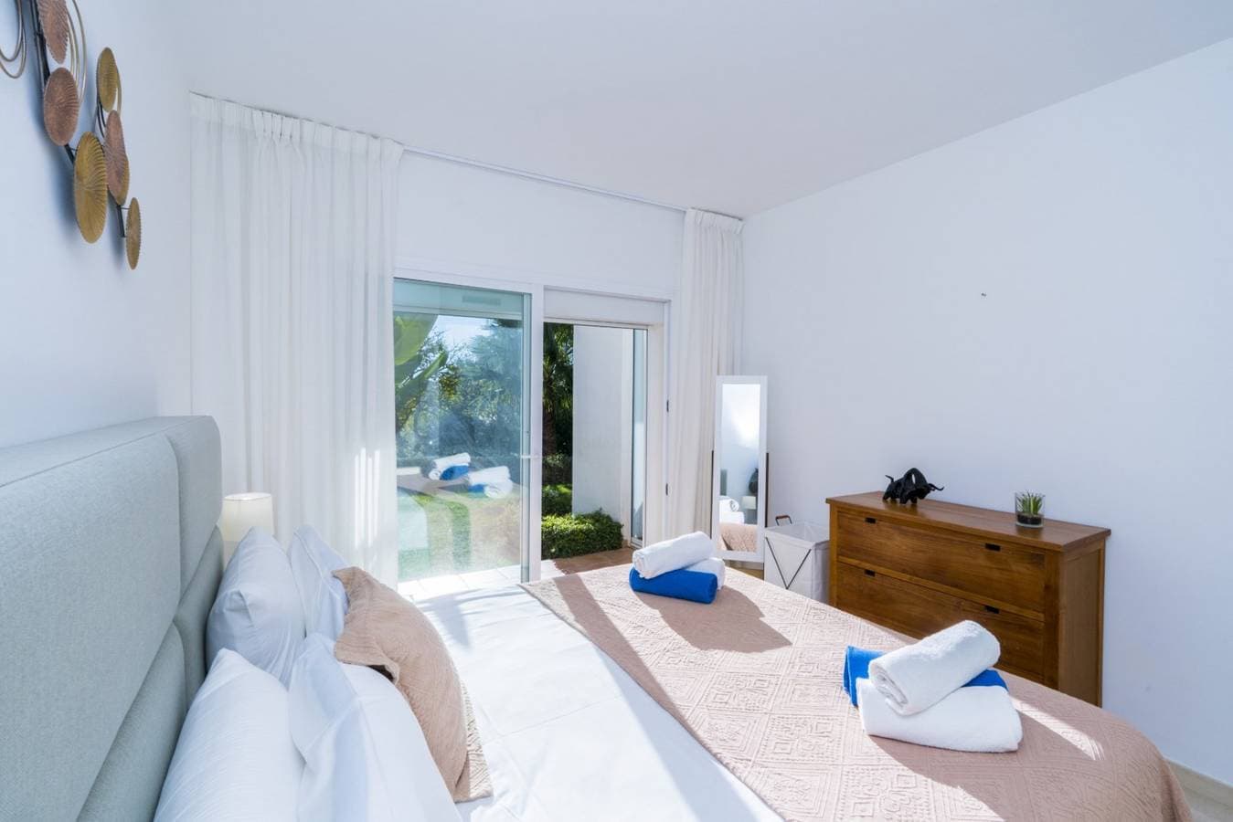 Foto 13 von 42: Stylish 2-Bed Apartment | Alcazaba Lagoon