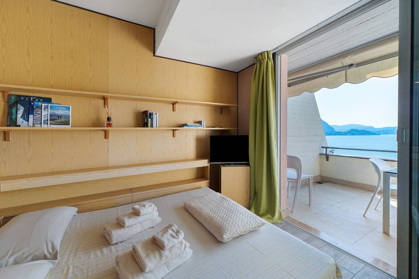 Foto 4 von 26: „Bellavista Apartment“ – Ferienwohnung La Selva mit Seeblick in Ghiffa