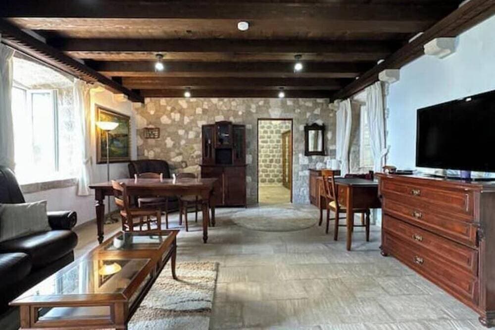 Foto 9 von 30: Historic Bay View Retreat with Terrace & Private Parking
