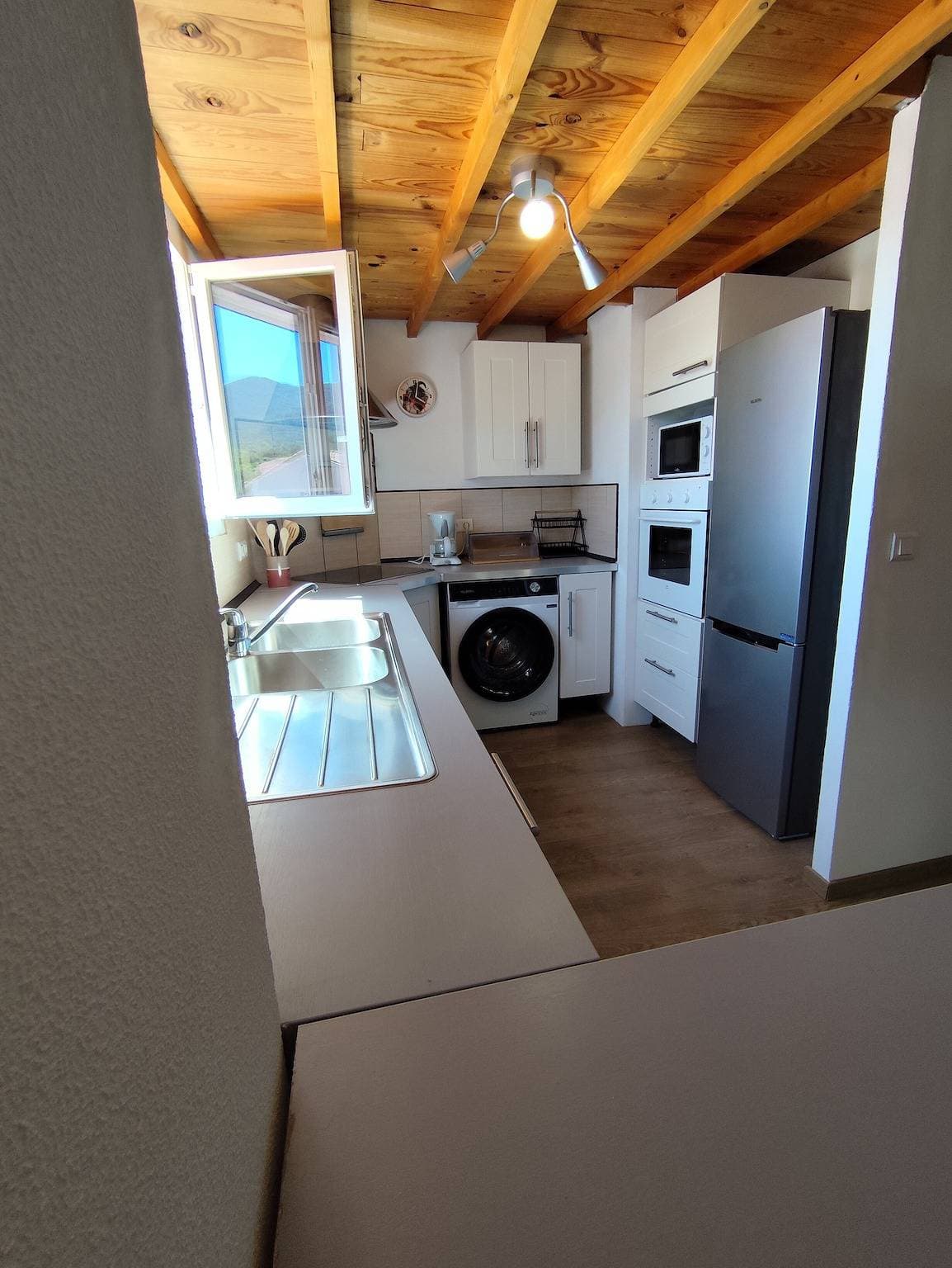 Foto 3 von 17: Ferienwohnung 'La Salamandre' mit Bergblick, WLAN und Klimaanlage