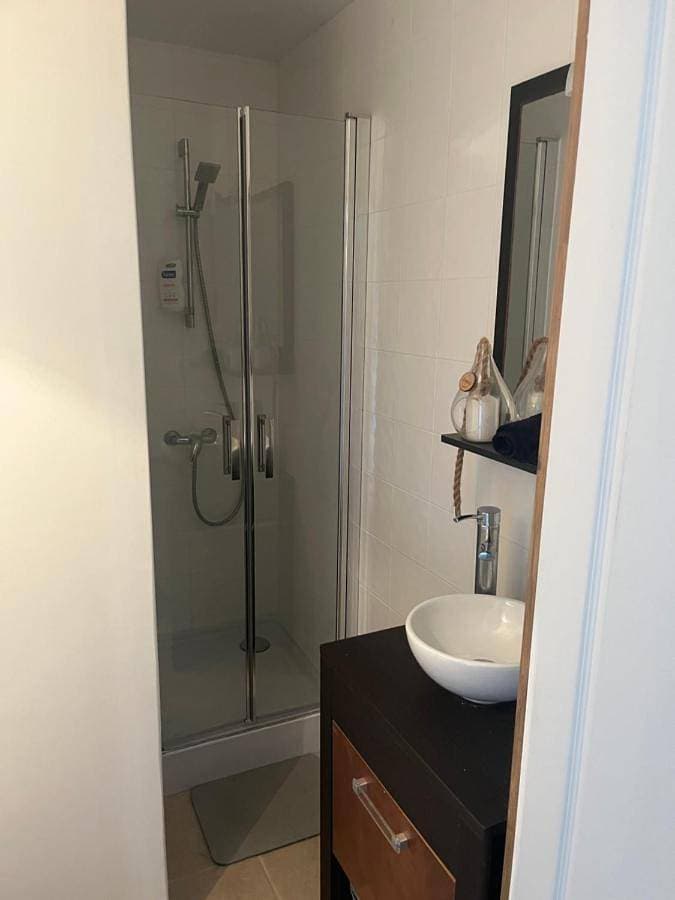 Foto 4 von 5: Double Room with Private Bathroom