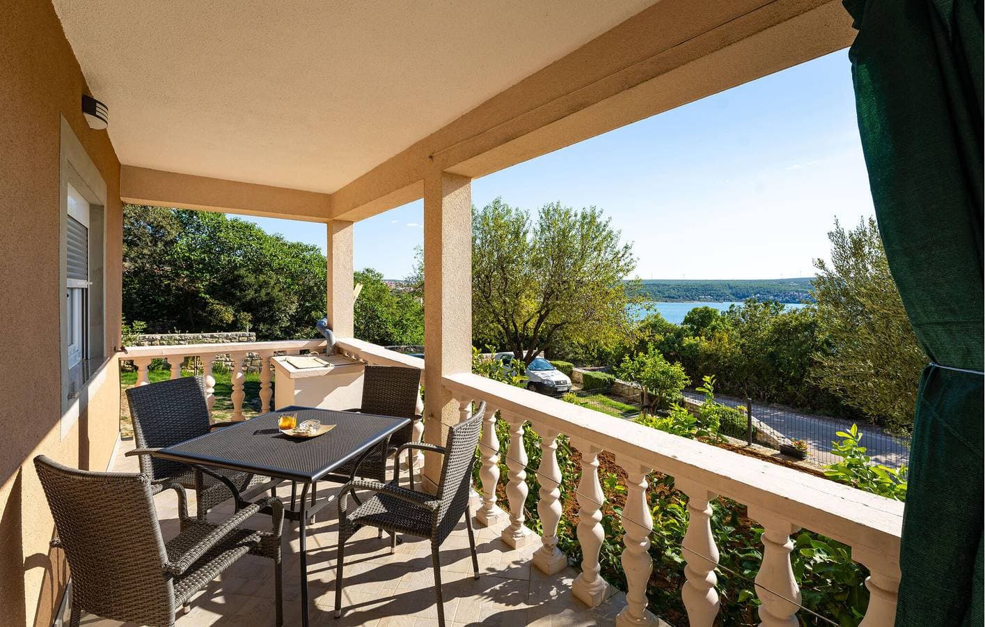 Foto 6 von 38: Gemütliche 70 m² große Ferienwohnung mit Meerblick, Terrasse, WLAN und Küche – 2 km bis zur Küste