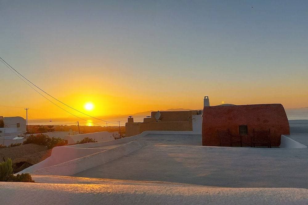 Sunny Winehouse. Stilvolles Studio mit großer Terrasse und herrlichem Blick auf den Sonnenuntergang 1