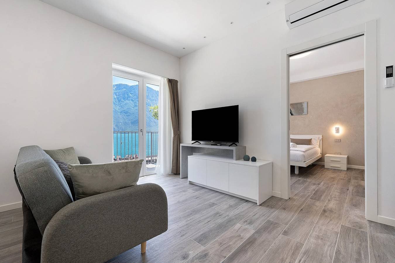 Foto 13 von 28: Ferienwohnung 'Jacky's 1' mit Seeblick, WLAN und Klimaanlage