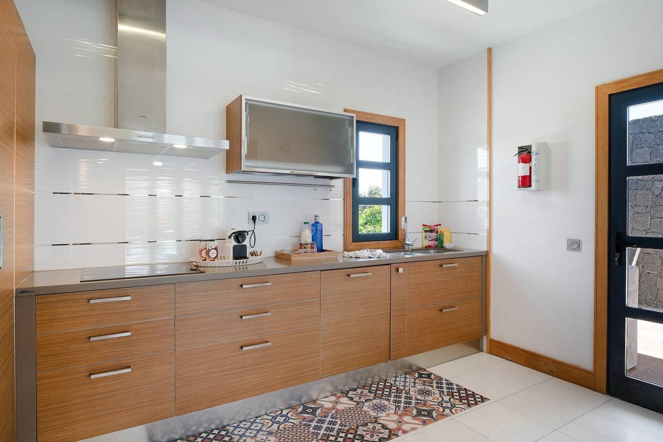 Foto 10 von 44: Moderne Villa nahe dem Strand mit Pool, Sauna, Whirlpool und Terrasse
