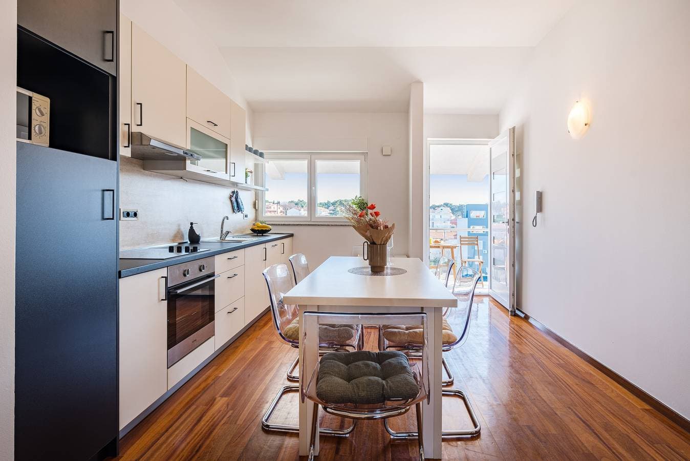Foto 4 von 17: 2-Zimmer-Ferienwohnung mit Balkon und Meerblick Biograd na Moru, Biograd -a