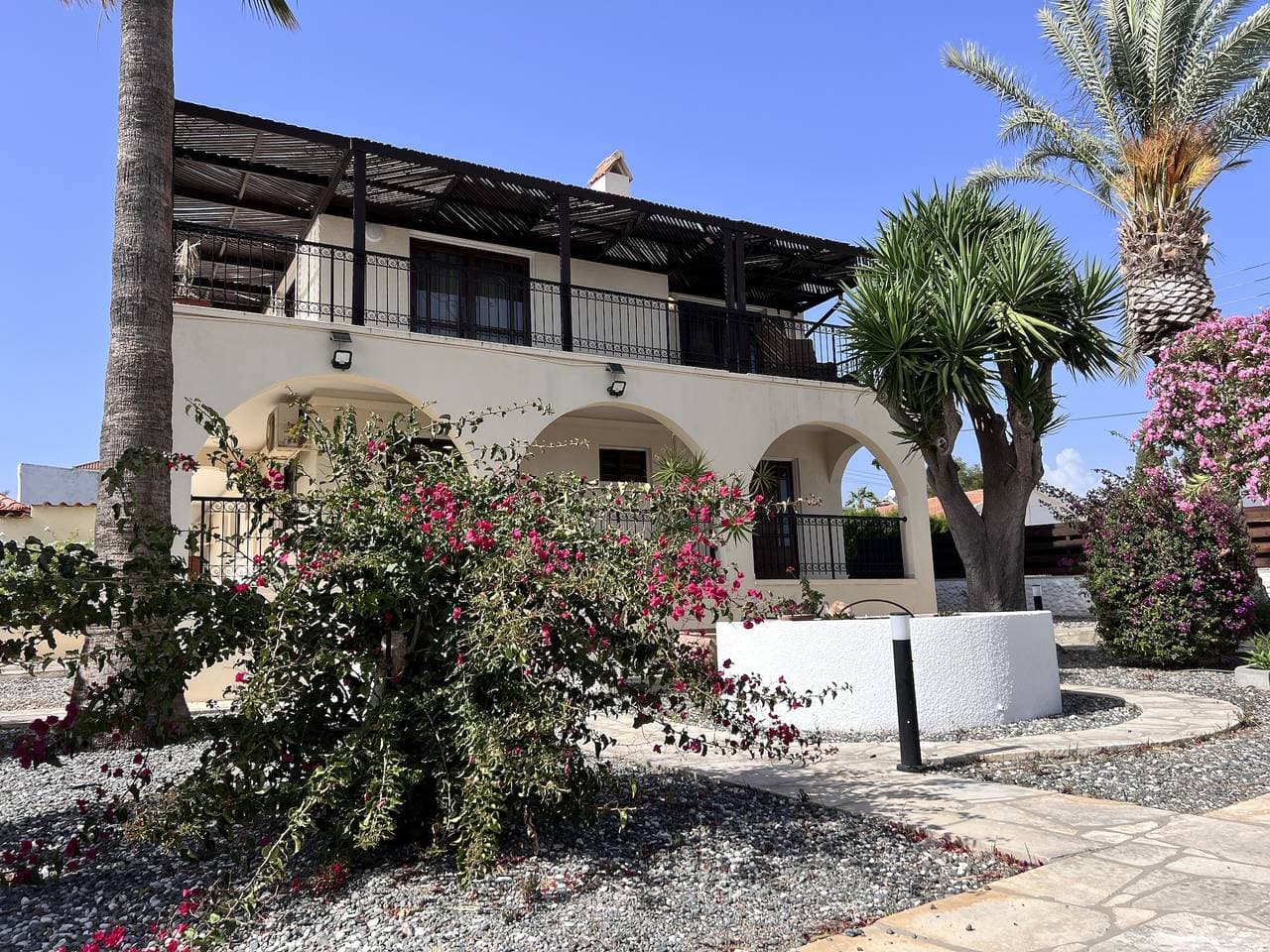 Foto 3 von 25: Charmante Erimi Villa mit privatem Pool und Gartenblick