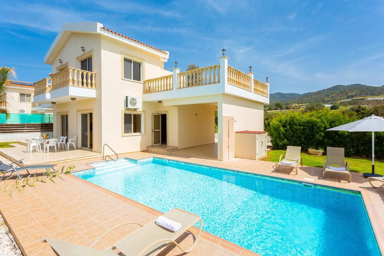 Foto 9 von 37: Villa für 8 Personen mit Meerblick