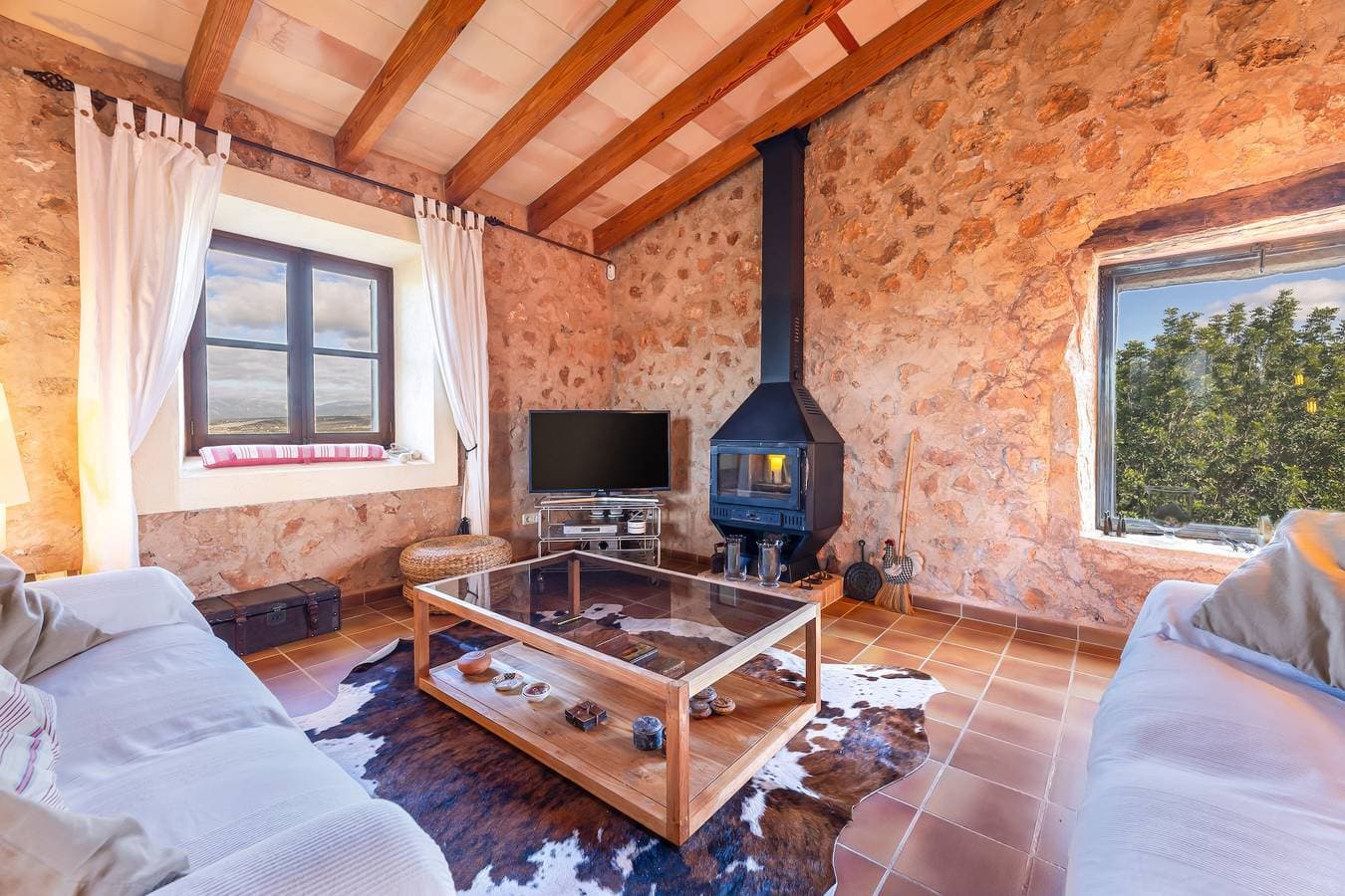 Foto 8 von 29: Ferienhaus 'Finca Som Llum' mit Bergblick, WLAN und Klimaanlage