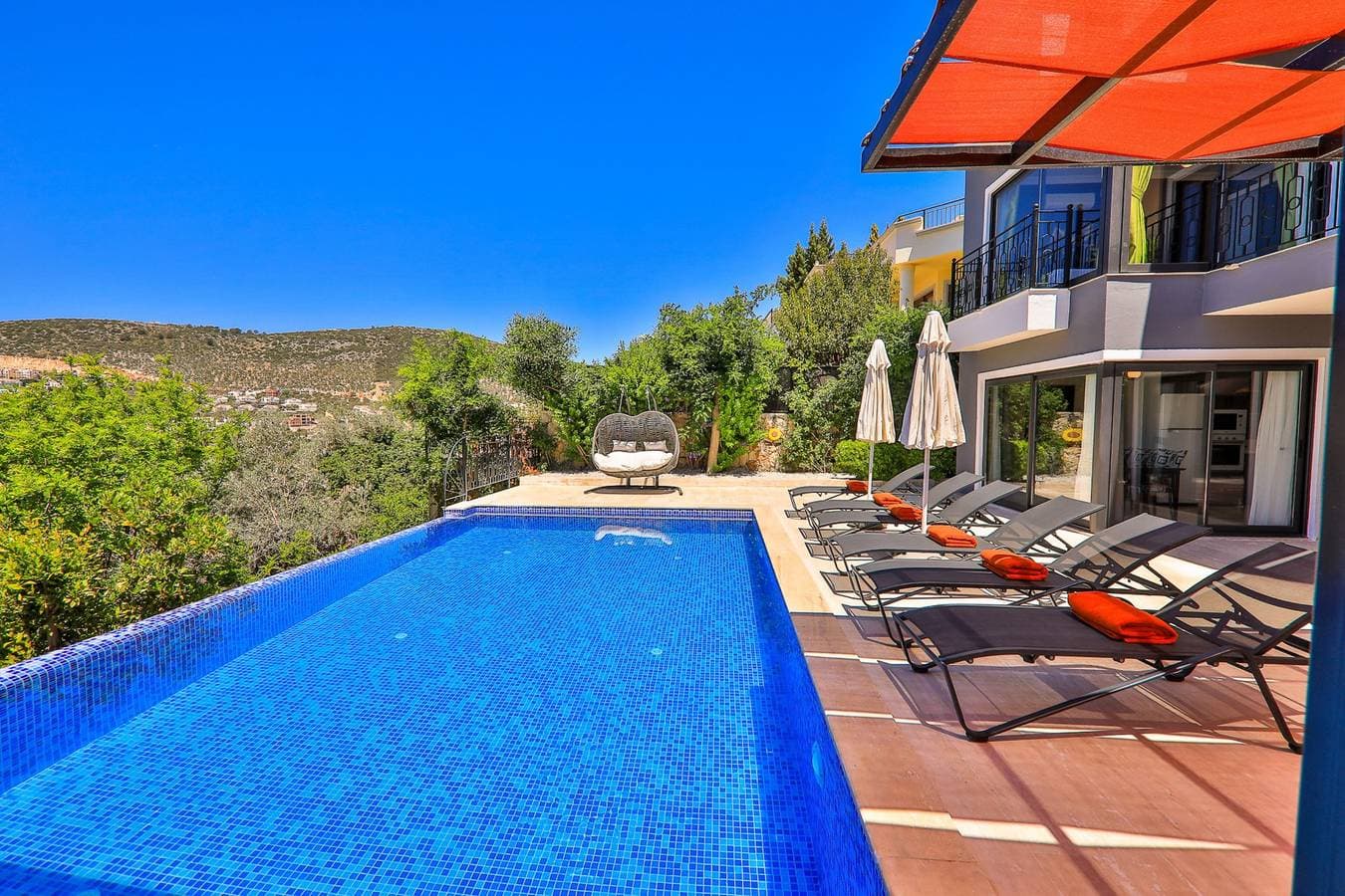 Foto 4 von 58: Villa für 6 Personen mit Balkon