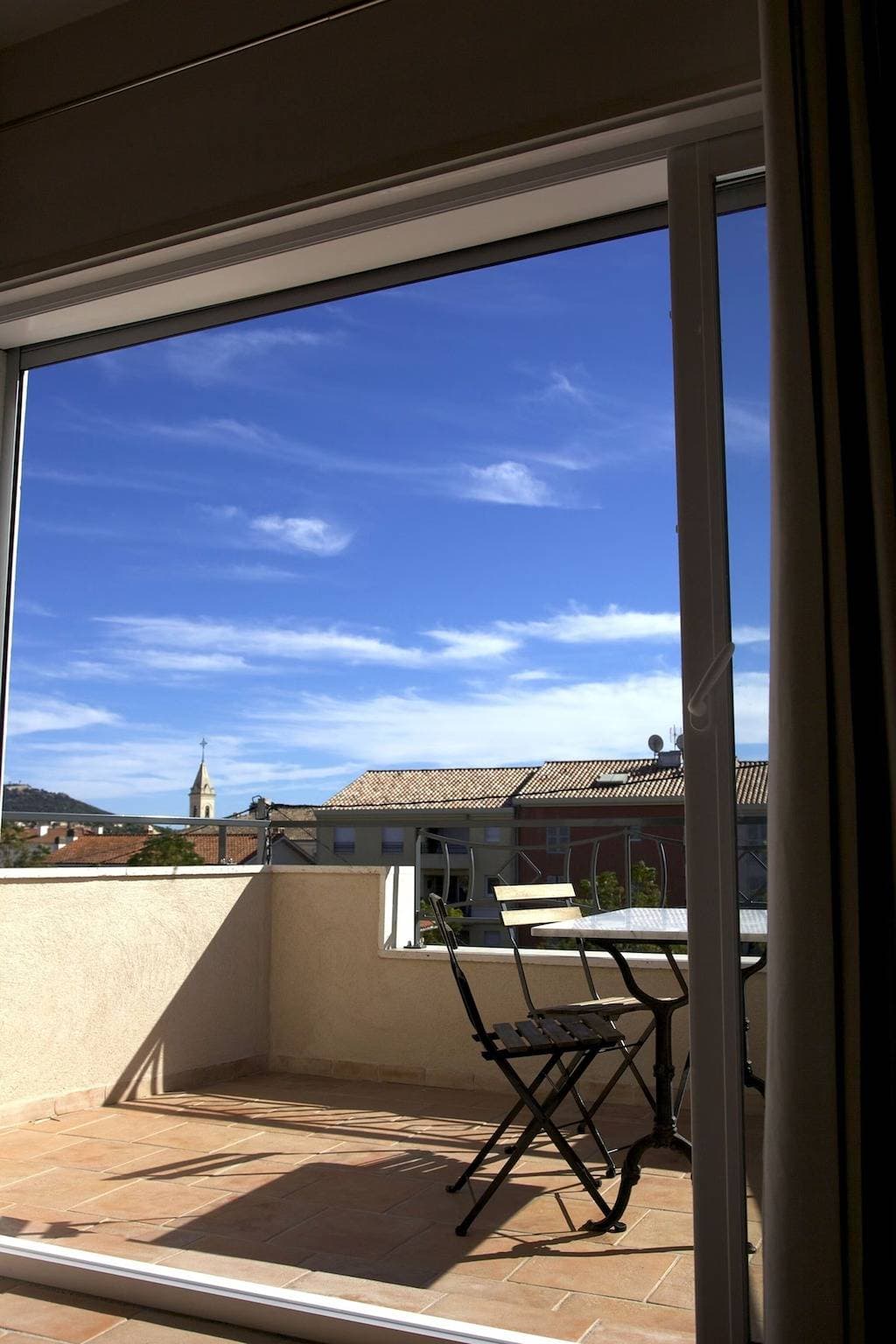 Foto 3 von 19: Ferienwohnung 'T3 Coeur De Sanary - 100m Du Port' mit Privatterrasse, WLAN und Klimaanlage