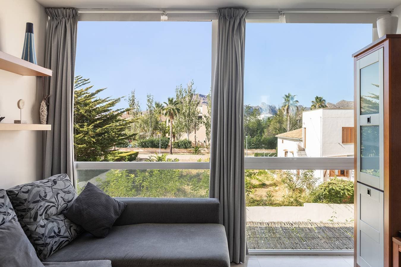 Foto 11 von 29: Ferienwohnung Llenaire cerca playa mit Bergblick, Gemeinschaftspool und WLAN